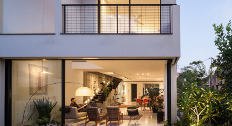 A Townhouse in Tel Aviv by David Lebenthal Architects