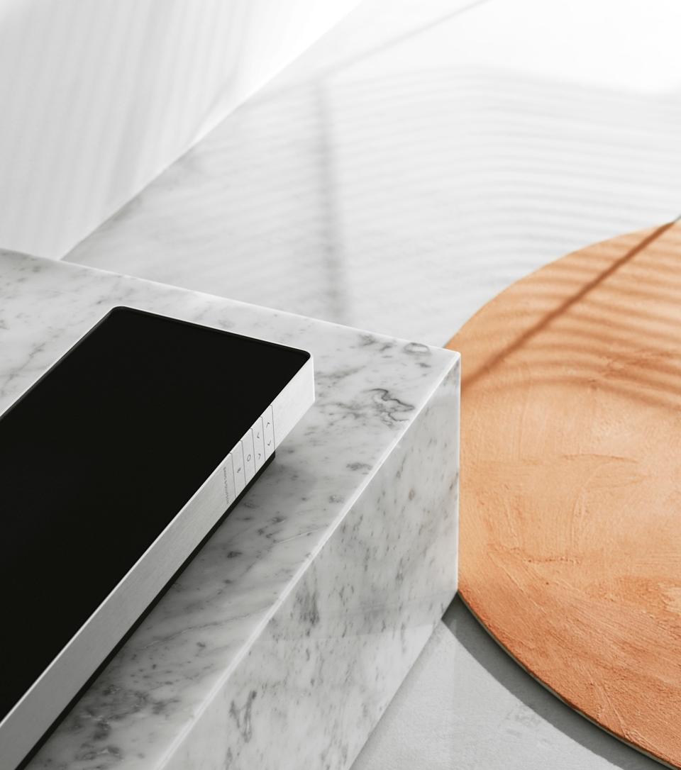 Silver and black Beosound Stage on a shelf