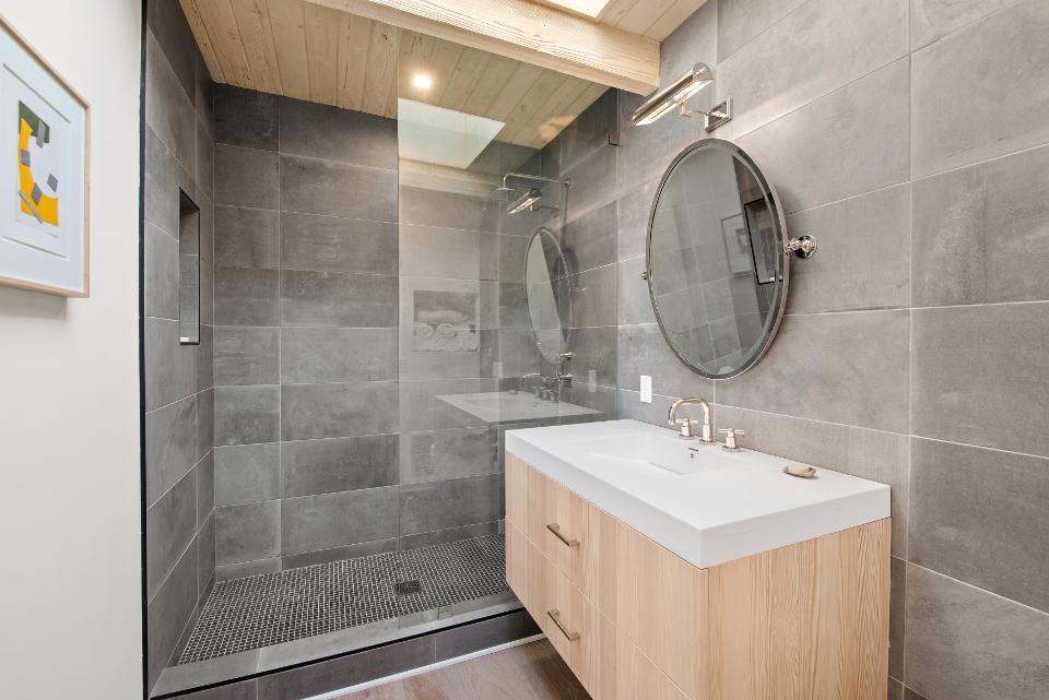 Contemporary bathroom