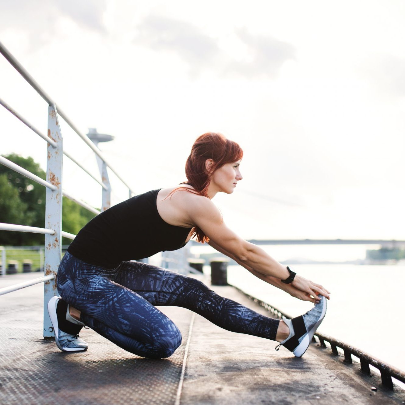 woman-stretching-leg-foot-heel-on-run