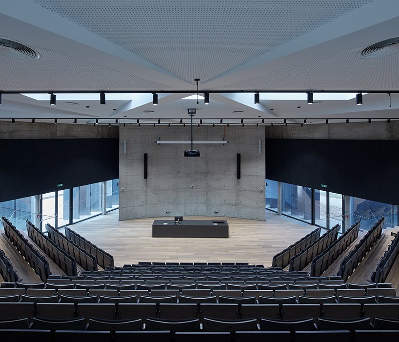 qarta architektura completes triangular VŠPJ lecture hall in historic czech republic