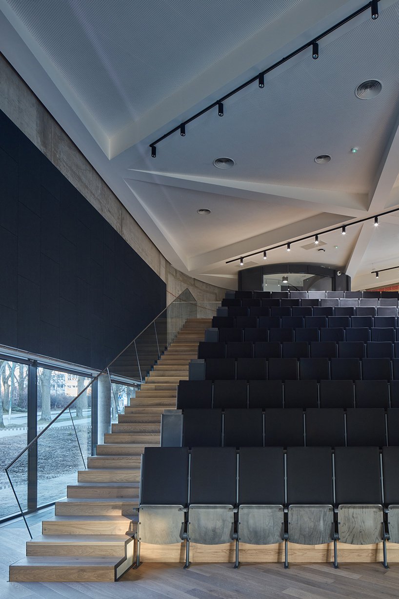 qarta architektura completes triangular VŠPJ lecture hall in historic czech republic