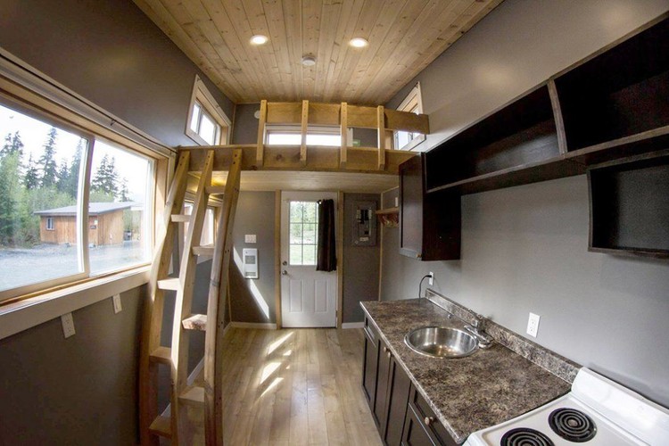 <a href='https://tinyhouseblog.com/'> via Tiny House Blog</a>