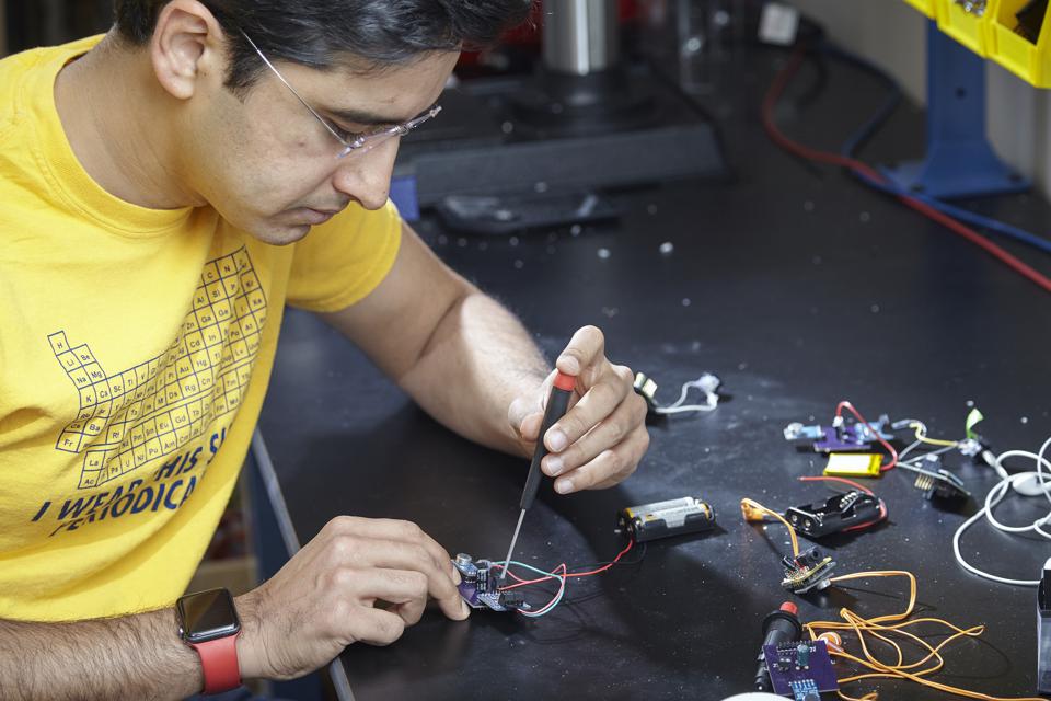 Georgia Tech Assistant Professor M. Saad Bhamla assembles a prototype LoCHAid, an ultra-low-cost hearing aid built with a 3D-printed case and components that cost less than $1. 